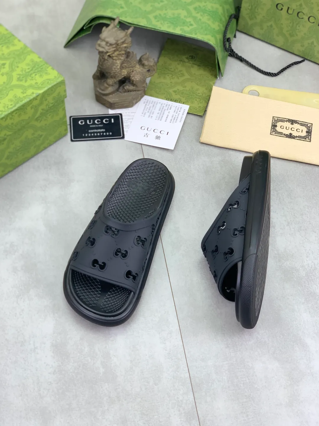 Men's Men's Shoes 💰P300💰[New Style] High Version 🎁🎁🎁 GUCCI New Year of the Snake casual slippers, original official website, perfect workmanship, transmitting a kind of noble luxury, sublimating its definition of luxury in Gucci's high-end extraordinary craftsmanship. Original Gucci double G combination outsole, code number: 35-46, complete package